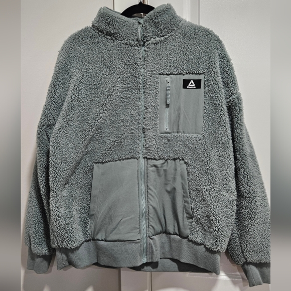 Reebok Sweaters - Reebok flece Jacket